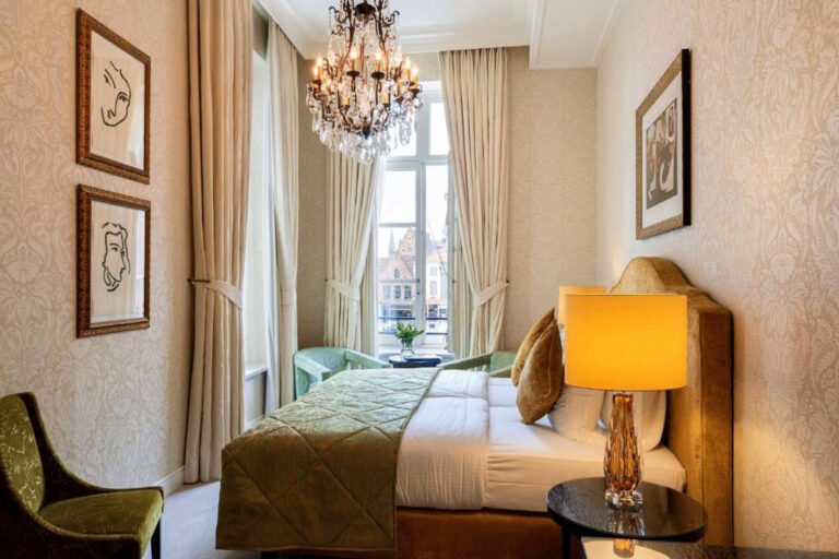 Chambre avec vue sur la ville au Grand Hôtel Casselbergh à Bruges
