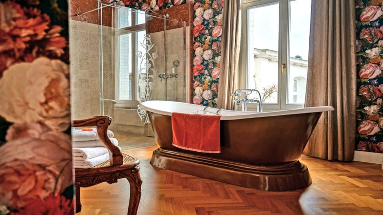 Salle bain élégante à la Villa Balat à Namur