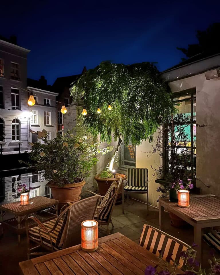 Terrasse de nuit de l’hôtel Van Cleef à Bruges