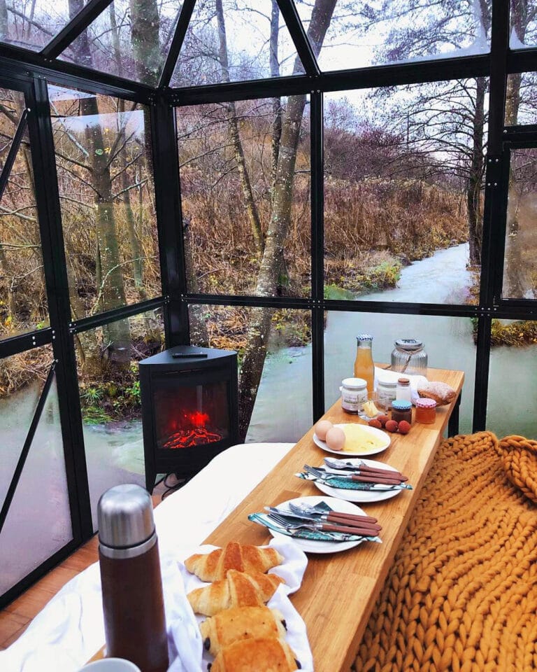 Petit déjeuner et feu au Kiosque des Marais à Dinant