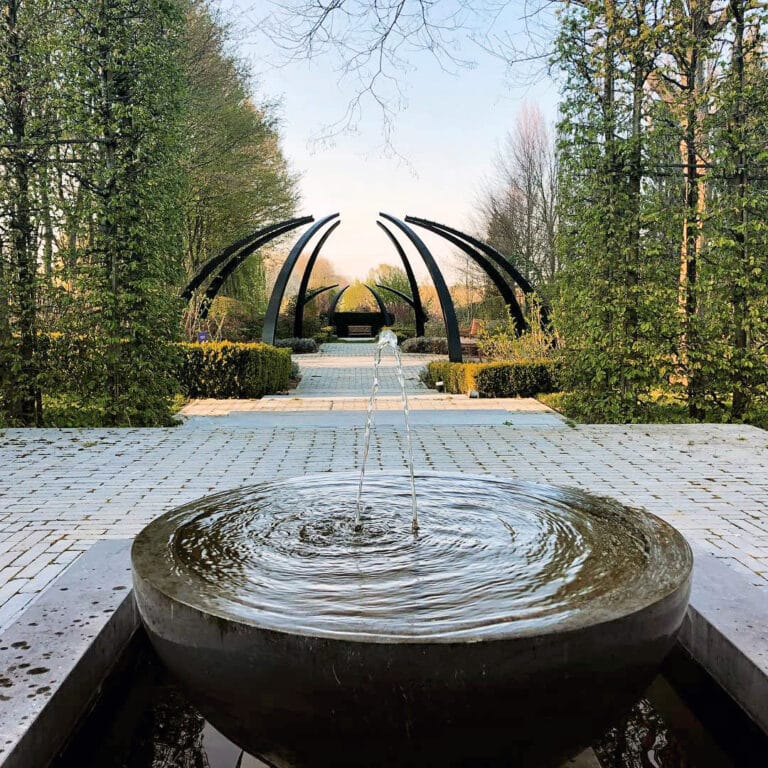 Fontaine du jardin du Koru Hôtel à Namur