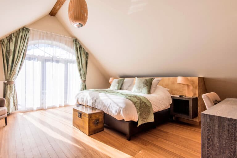 Chambre verte au Koru Hôtel à Namur