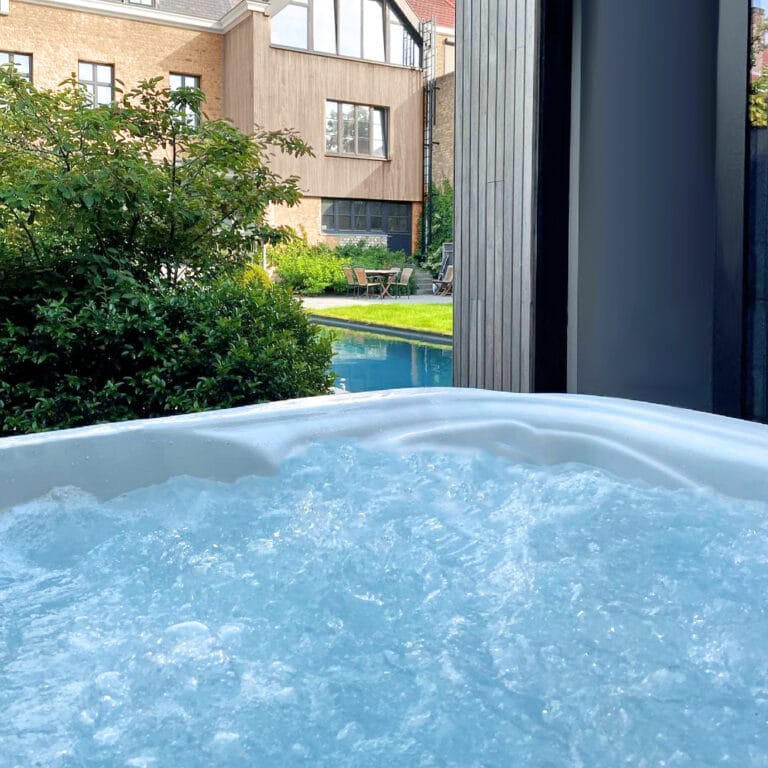 Jacuzzi au B&B For 2 Wellness For 2 à Bruges