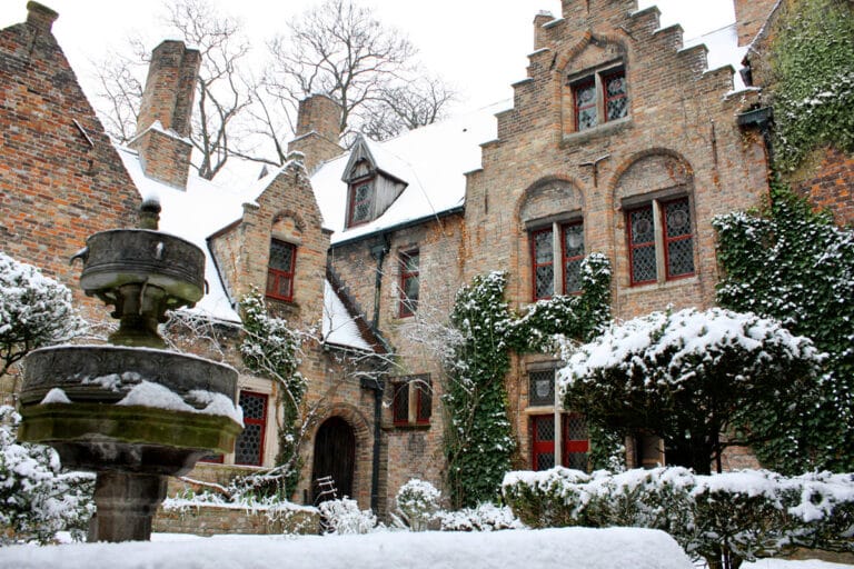 Nuit Blanche sous la neige à Bruges