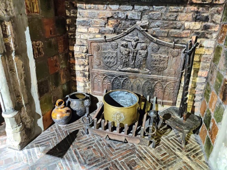 Âtre de la cheminée à Nuit Blanche à Bruges