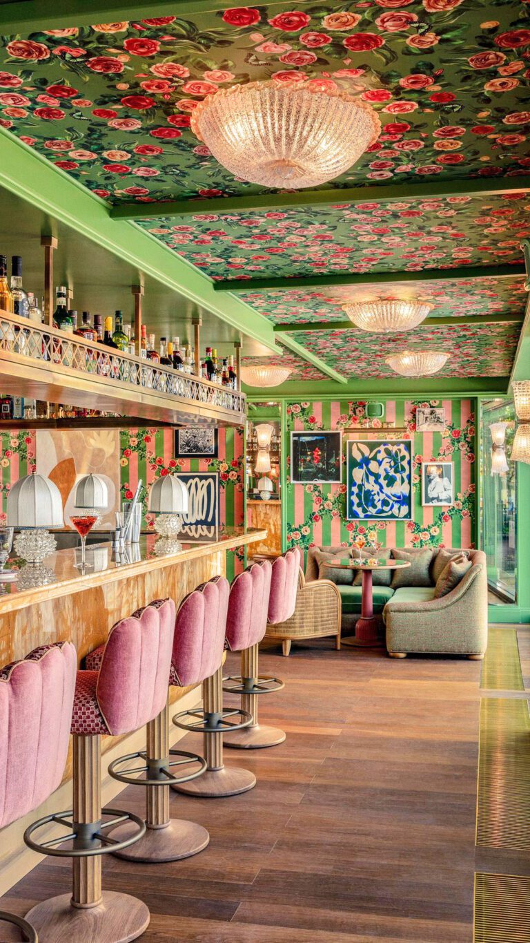 hotel la fantasie cover bar