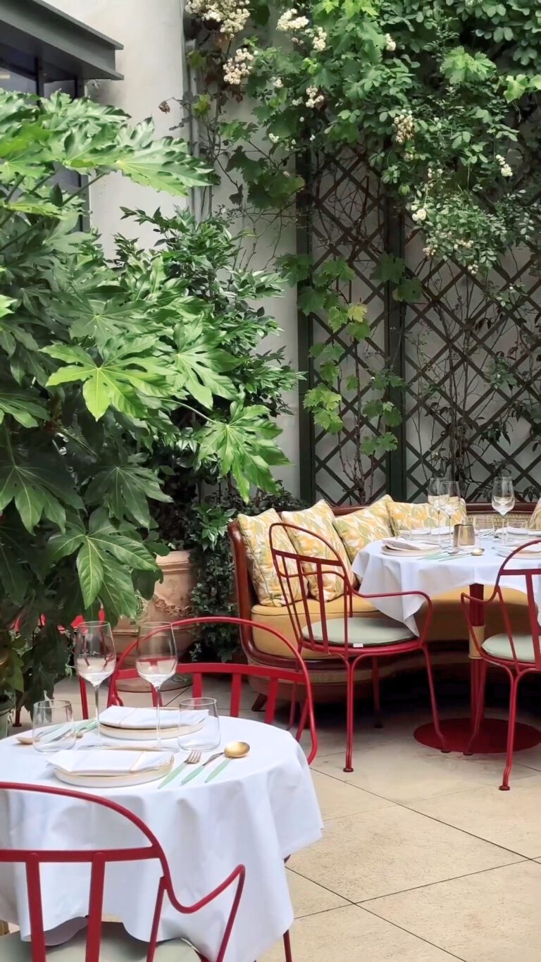 hotel la fantasie cover cour interieure