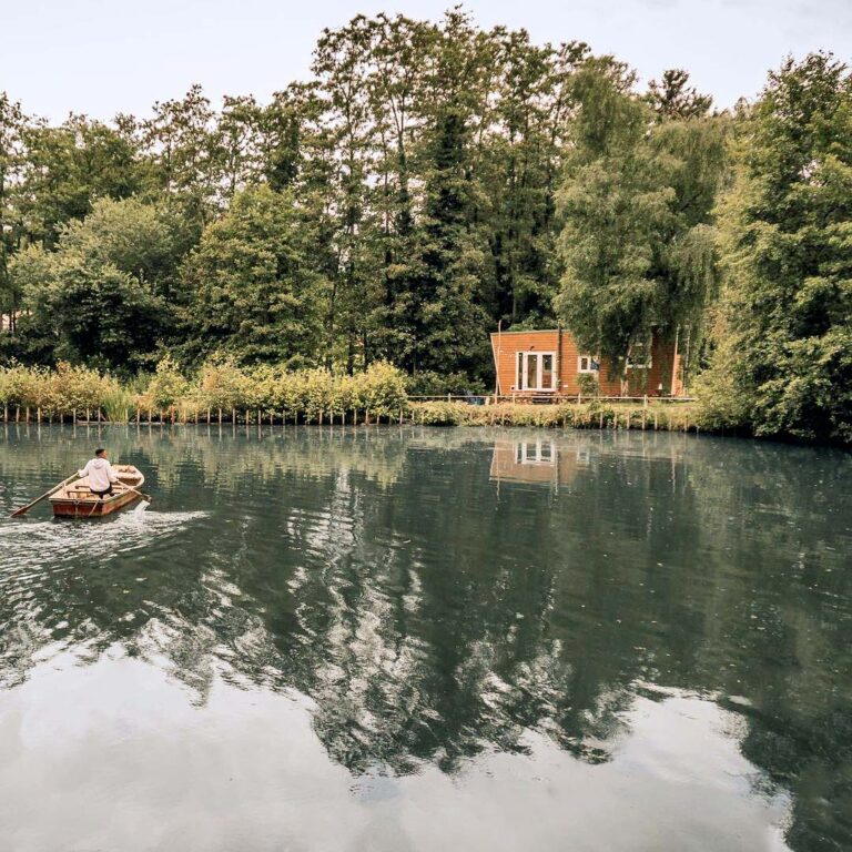 Barque sur le lac à Tiny Appoline à Bruxelles