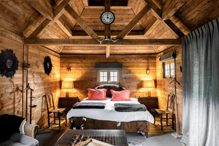 Intérieur de la cabane au Domaine de Saint Jean