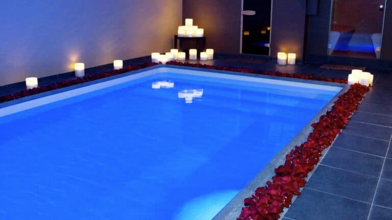 Piscine décoré à la Suite George V à Spa Ciney