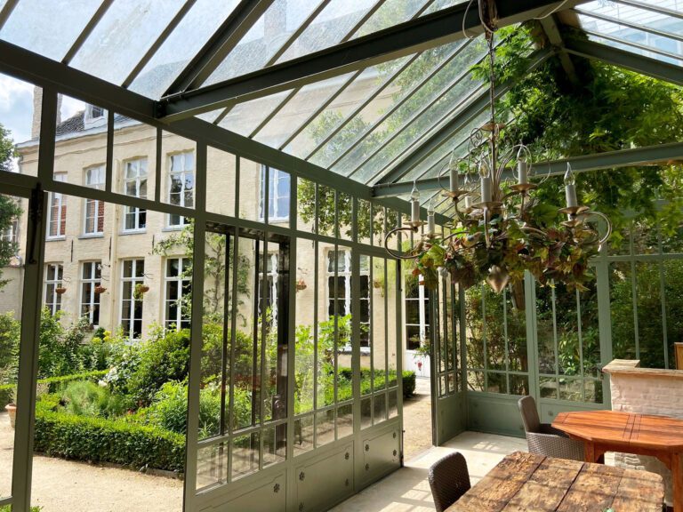 Verrière du jardin à De Corenbloem à Bruges