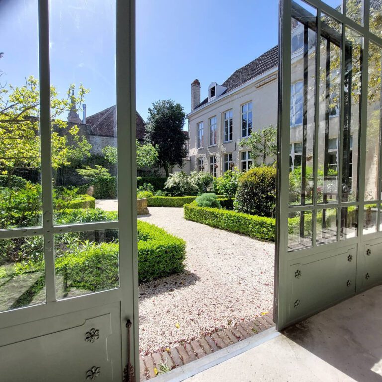 Jardin sous le soleil à De Corenbloem à Bruges