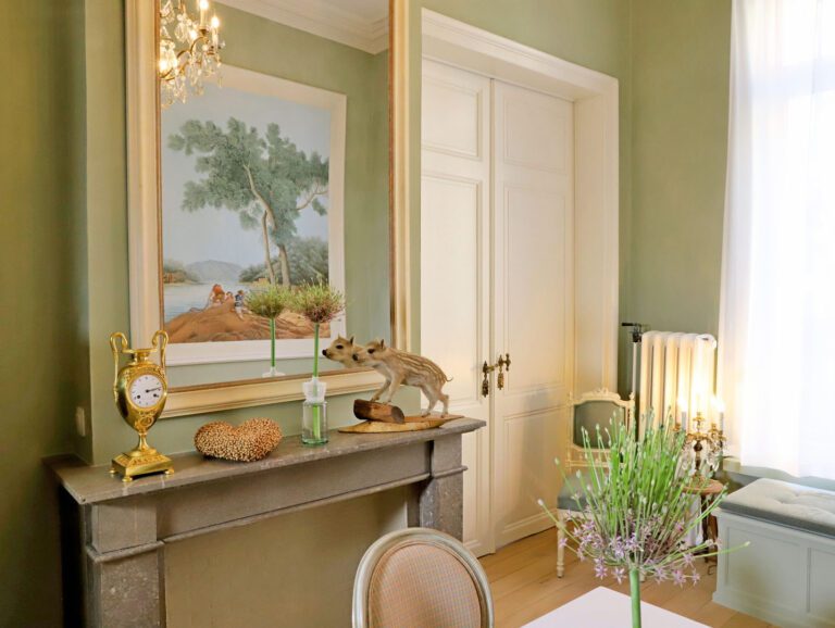 Salon vert au Guesthouse Mirabel à Bruges