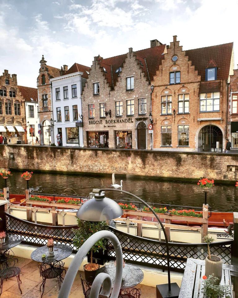 Terrasse au bord des canaux à l'hôtel de Orangerie à Bruges