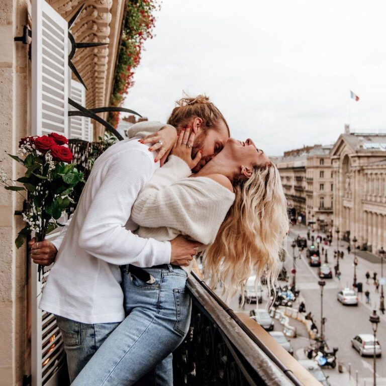 Couple au 25hours Hotel Terminus Nord à Paris