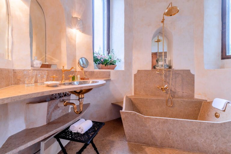 Salle de bain au Château de Riell à Paris