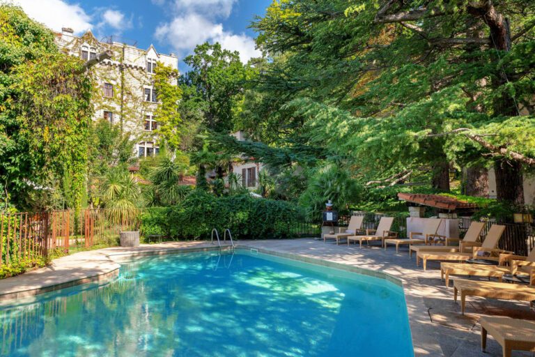 Piscine au Château de Riell à Paris