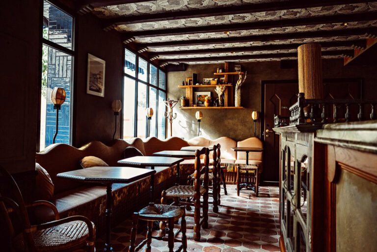 Salle de petit déjeuner à l'hôtel Babel à Belleville à Paris