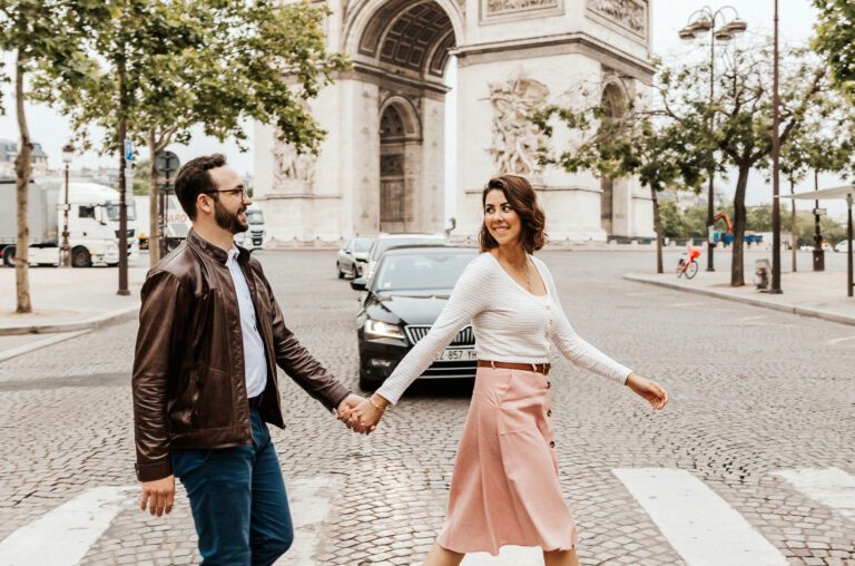 Couple à l'arc de Triomphe au Dadou Hôtel à Paris