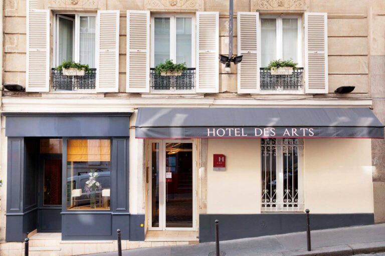 L'Hôtel des Arts à Montmartre à Paris