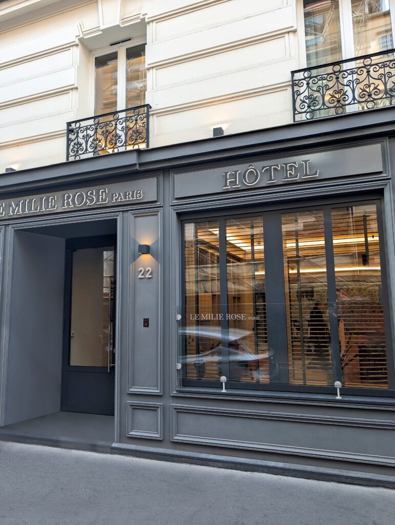 Facade du Milie Rose à Paris