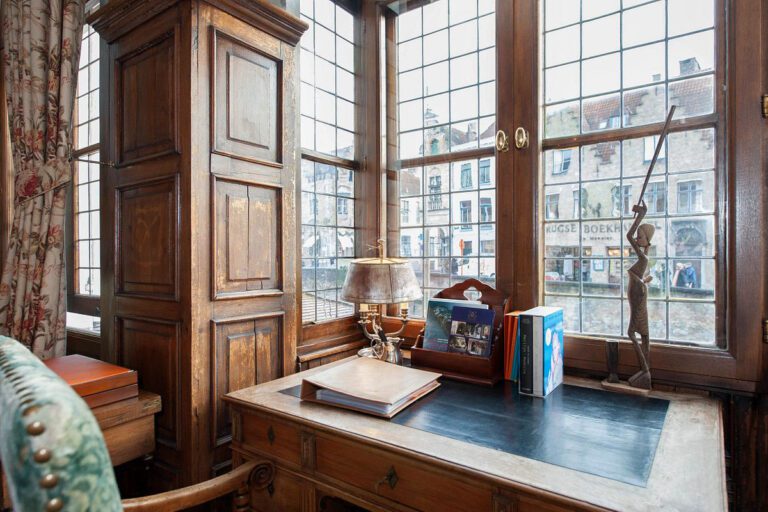 Bureau avec vue à l'hôtel de Orangerie à Bruges