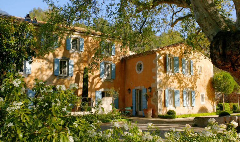 Facade à Baumanière en Provence