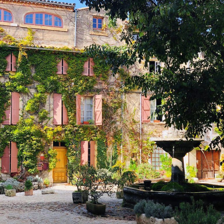 Village de Saignon près de Clos les Eydins dans le Luberon