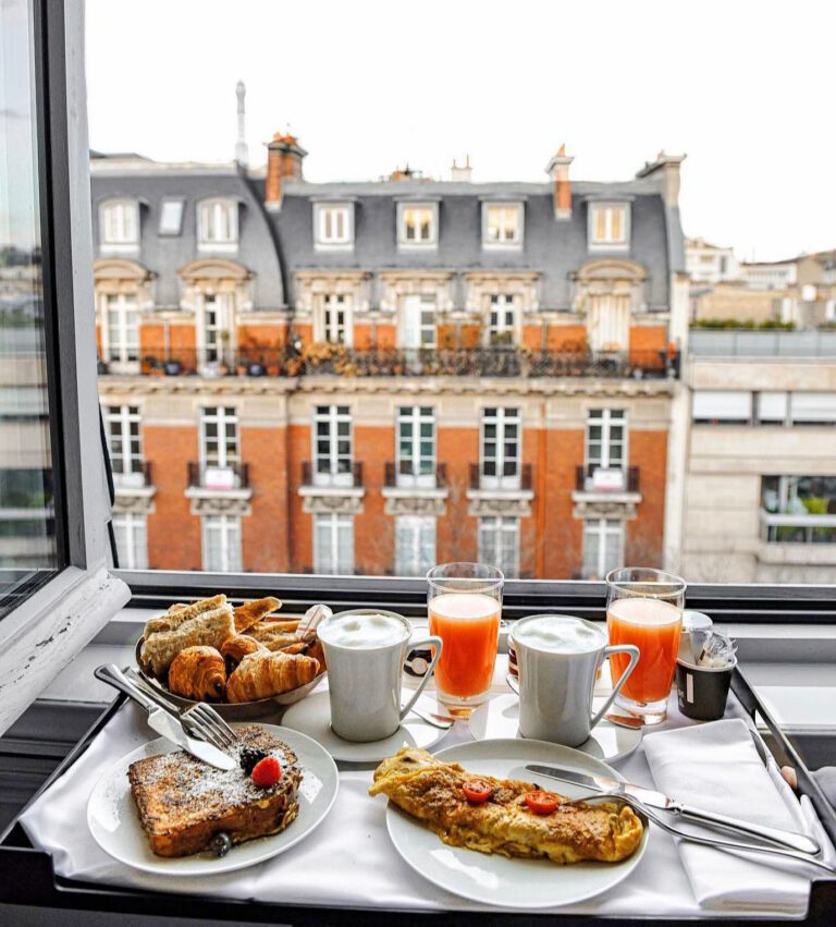 Petit déjeuner au Narcisse Blanc à Paris