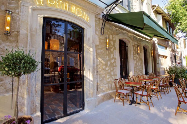 Entrée du Petit Hôtel à Saint Rémy de Provence