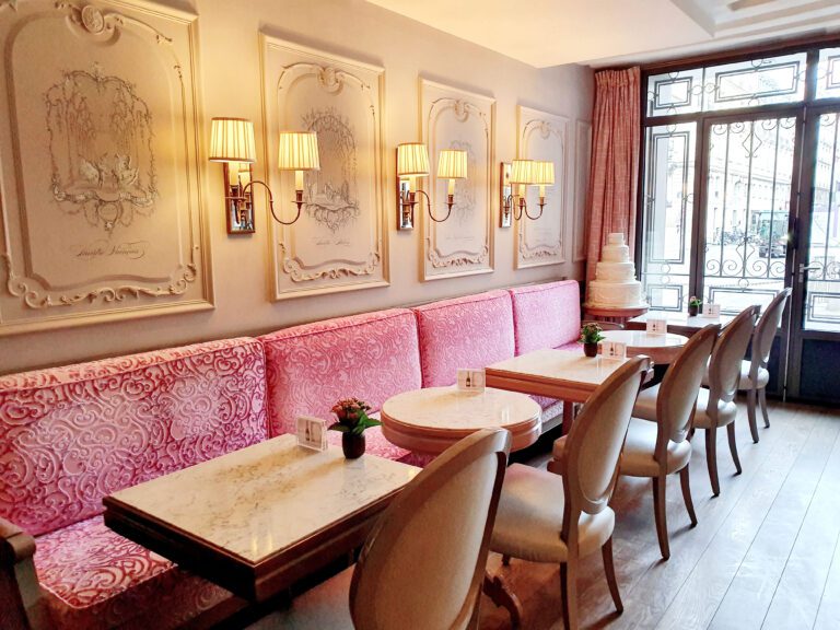 Salle de petit déjeuner à la Maison Favart à Paris