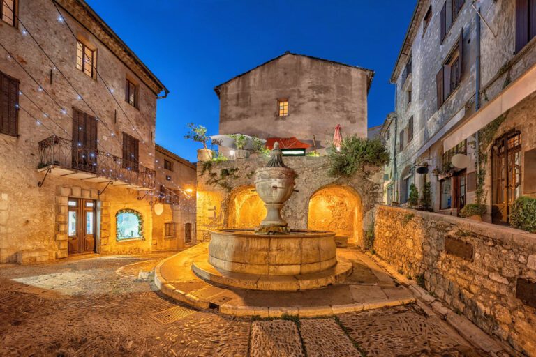 Fontaine à Orion Tree Houses en Provence