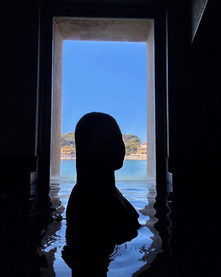 Vue depuis la piscine au Splendid Hôtel Bandol