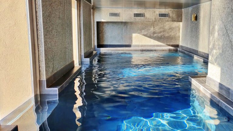 Piscine au Splendid Hôtel Bandol