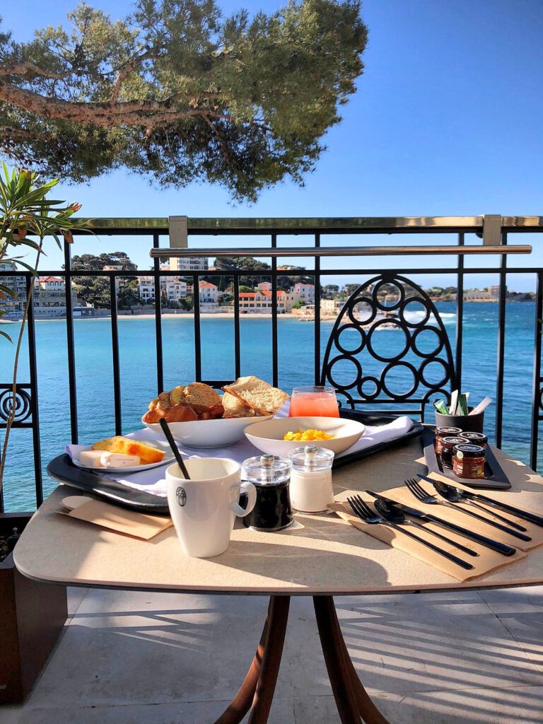 Petit déjeuner au Splendid Hôtel Bandol
