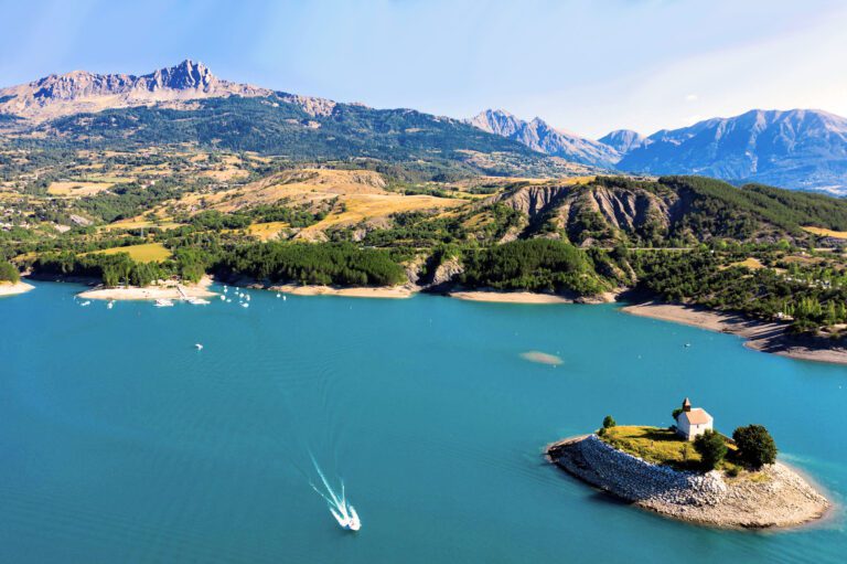 Toues Cabanées du Lac près du Lac de Serre-Ponçon