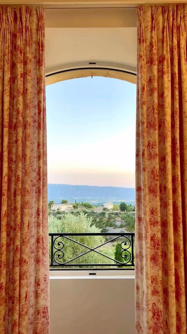 airelles de gordes cover vue