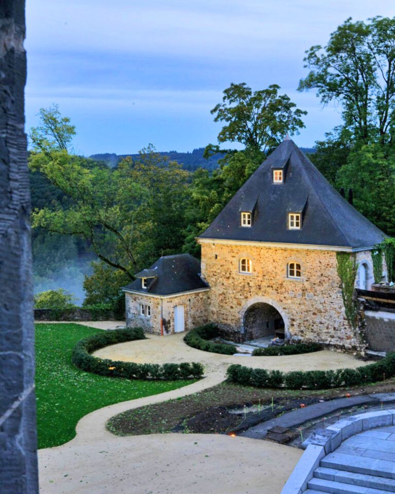 Jardins au Château de Mirwart près de Rochefort