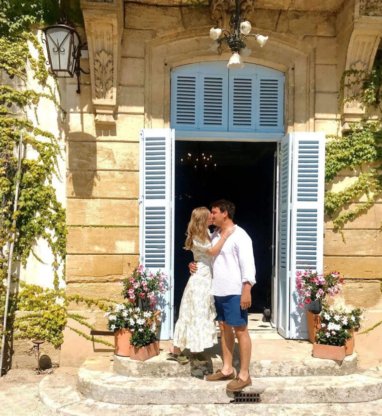 Couple au Château de Varenne dans le Gard en Provence