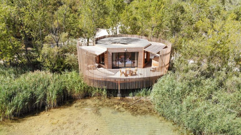 Cabane végétalisée à Coucoo Grands Cépages près d'Avignon en Provence