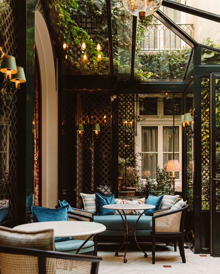 Salon extérieur à l'Hôtel de l'Abbaye Saint Germain