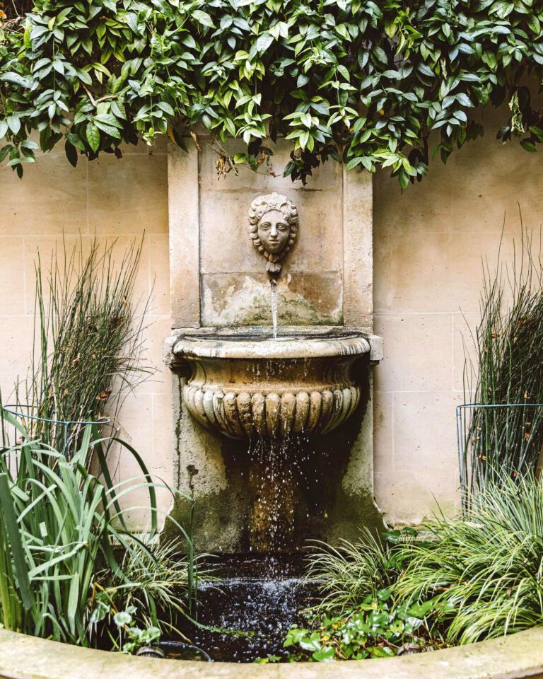 fontaine à l'Hôtel de l'Abbaye Saint Germain