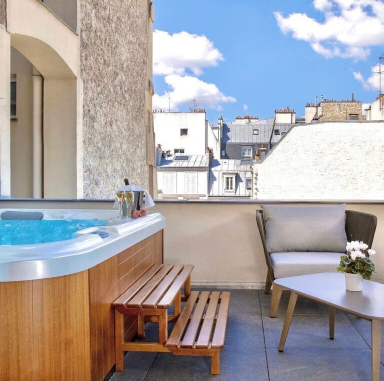 Suite rose au Paris j'Adore Hôtel