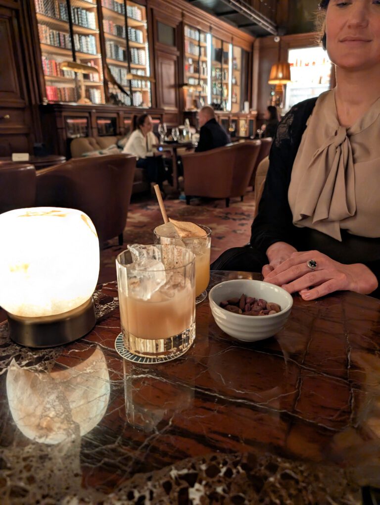 Apéritif en amoureux au Saint James Paris