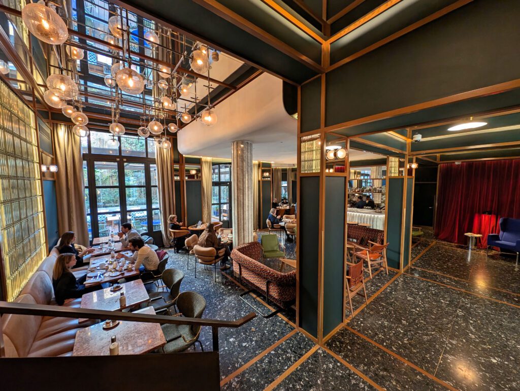 Restaurant à Le Ballu à Paris