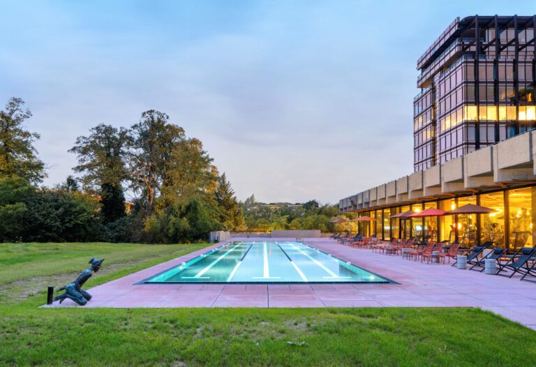 Piscine extérieure au Mix Brussels