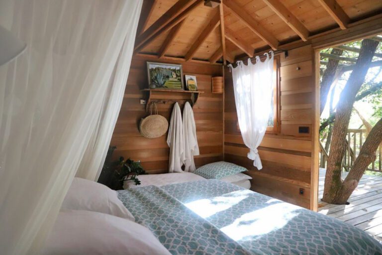 Chambre dans la cabane à Orion Tree Houses en Provence