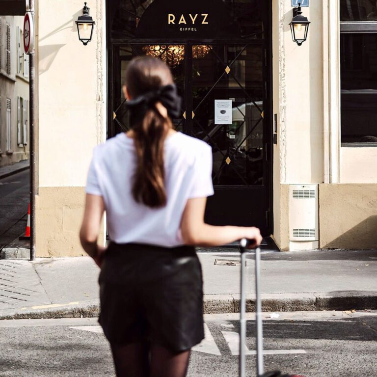 Arrivée au Rayz Eiffel à Paris