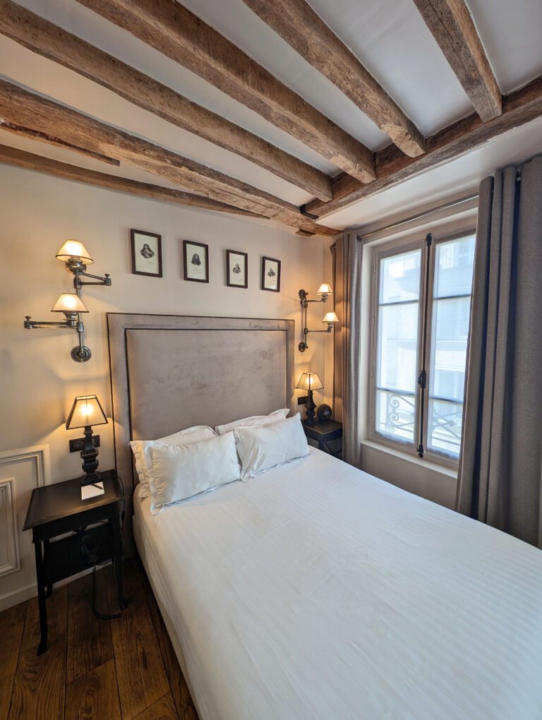 Chambre avec poutres apparentes