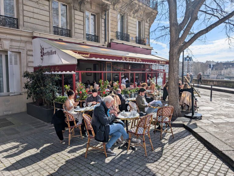 Restaurant le Flore en l'île à l'hôtel Saint-Louis-en-l'Isle près de Notre-Dame à Paris